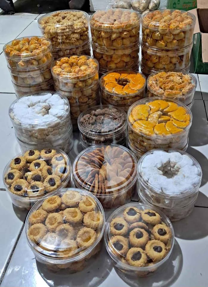 JUAL ANEKA KUE KERING & SNACK