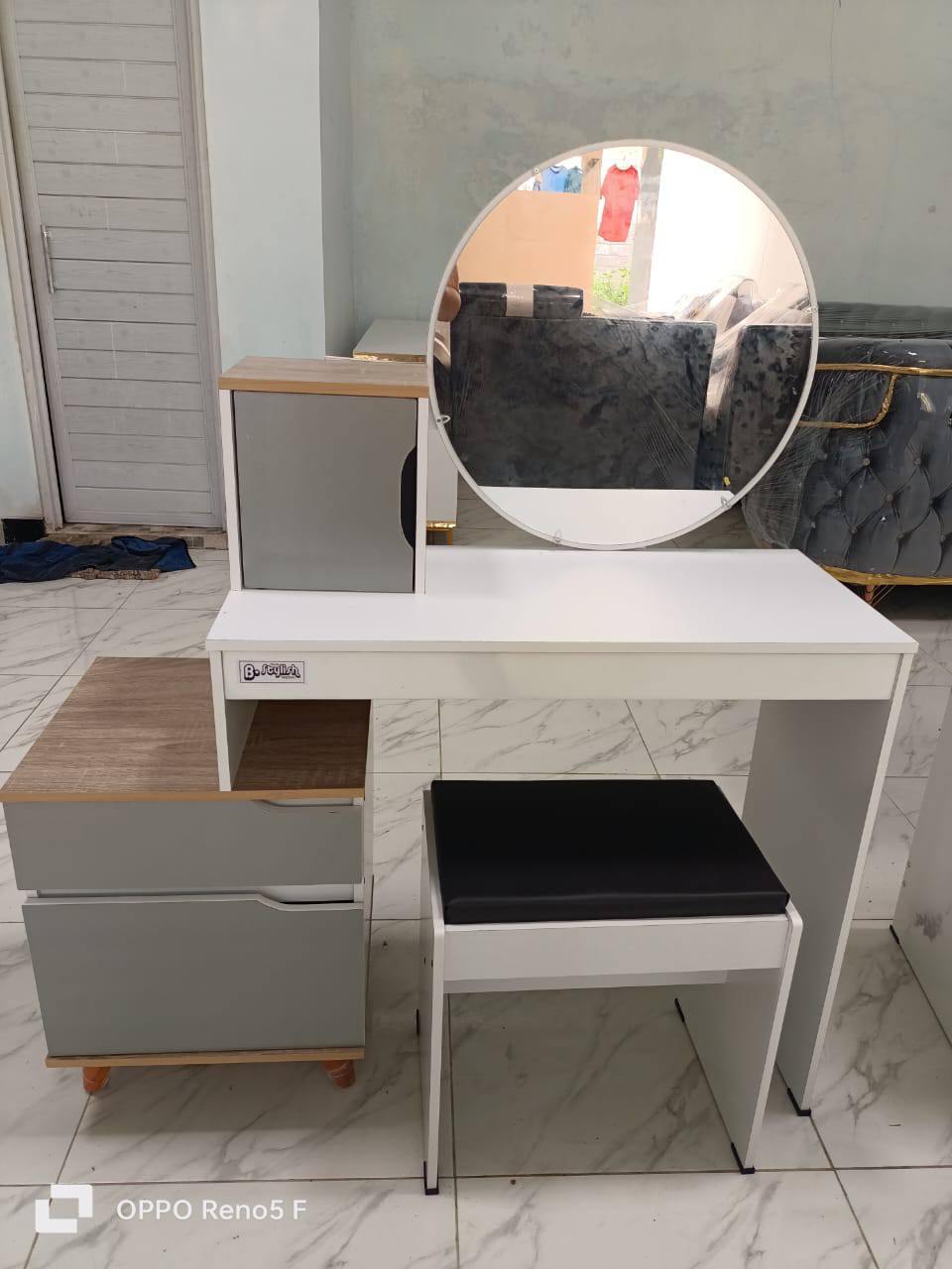 JUAL MEJA RIAS MODERN ELEGAN – AESTHETIC
