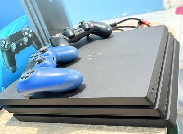 Jual PlayStation 4 Pro 1TB seri Cuh-7017B