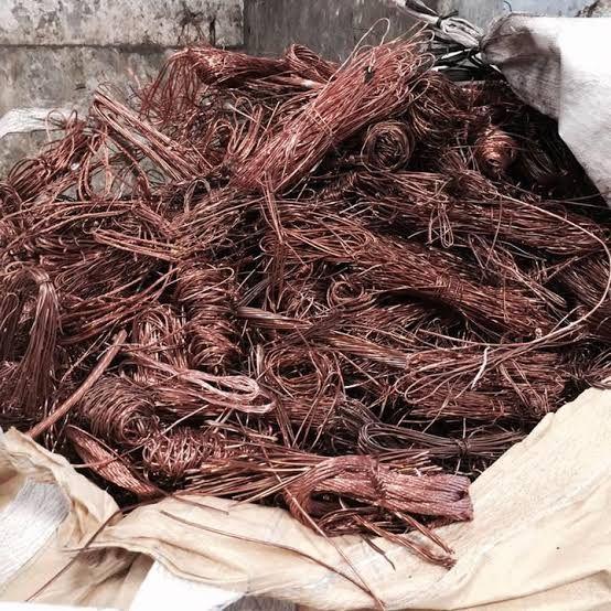 JUAL BELI TEMBAGA DAN BESI -BESI LAINNYA