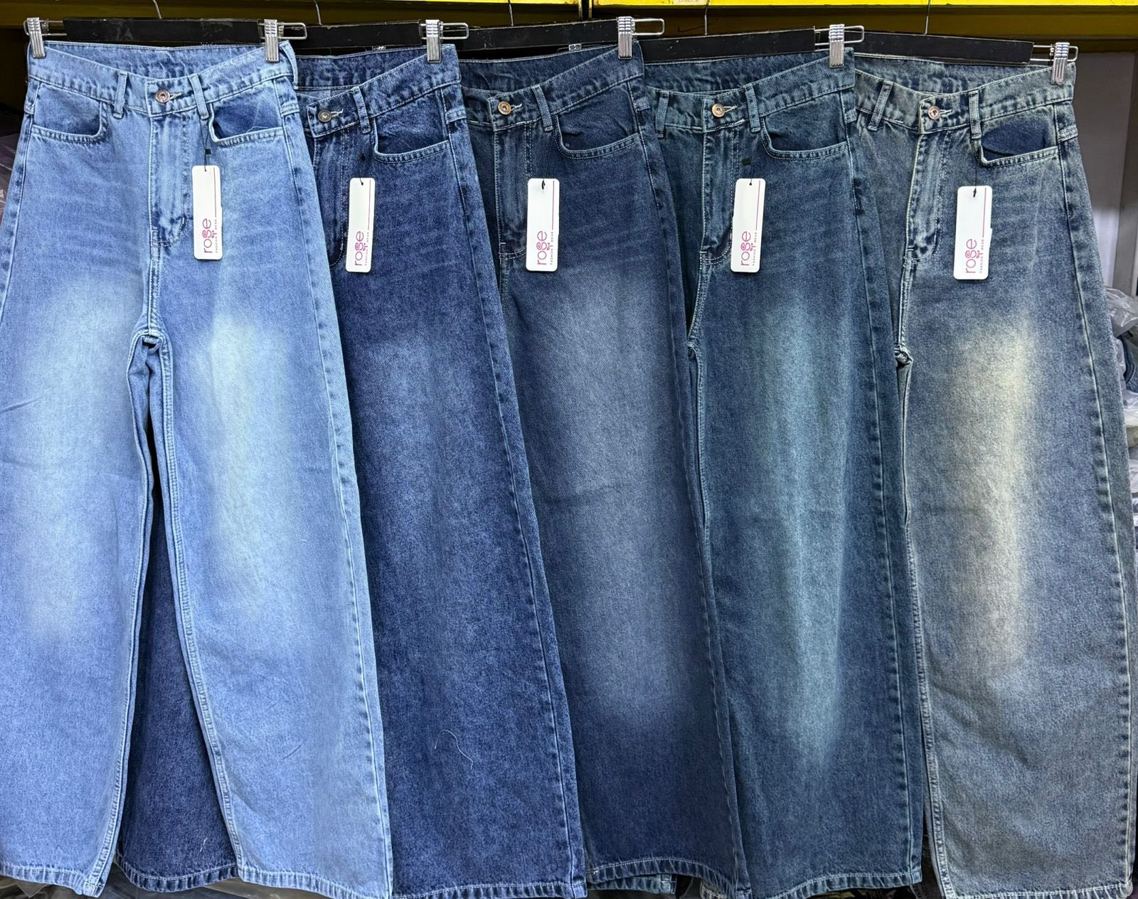 JUAL CELANA JEANS PRIA DAN WANITA STYLE KEKINIAN – NYAMAN & TRENDY! 👖🔥