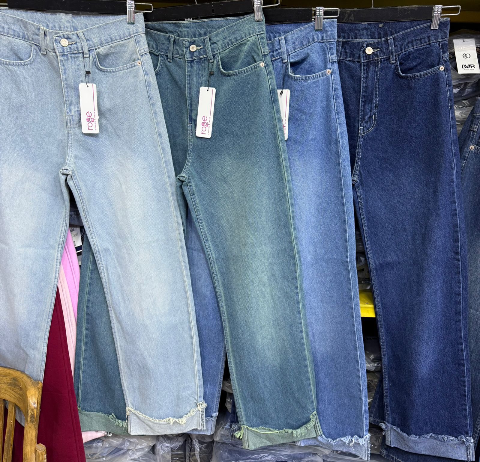 JUAL CELANA JEANS PRIA DAN WANITA STYLE KEKINIAN – NYAMAN & TRENDY! 👖🔥