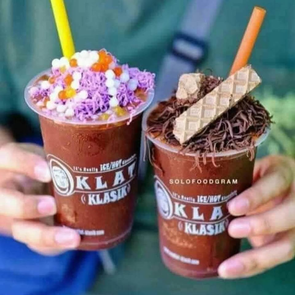 ES COKLAT KEKINIAN TOPPING MELIMPAH – MANISNYA BIKIN NAGIH! 🍫🥤