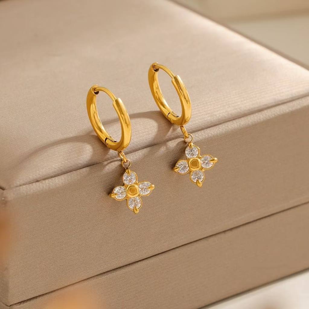 ANTING ELEGAN GOLD LOOK – SIMPLE, MEWAH, & BIKIN PERCAYA DIRI!