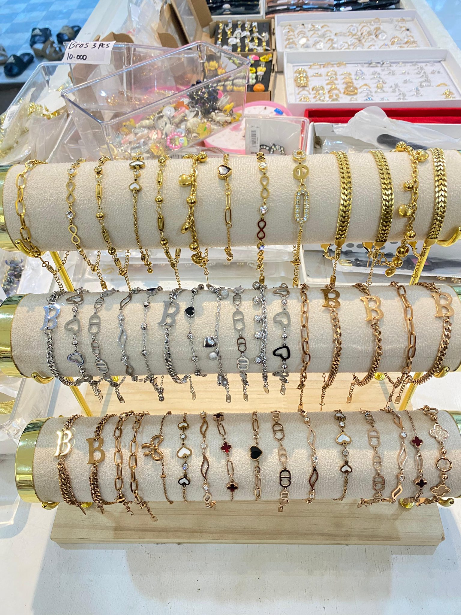 GELANG & AKSESORIS KEKINIAN – SIMPLE, ELEGAN, & TRENDY