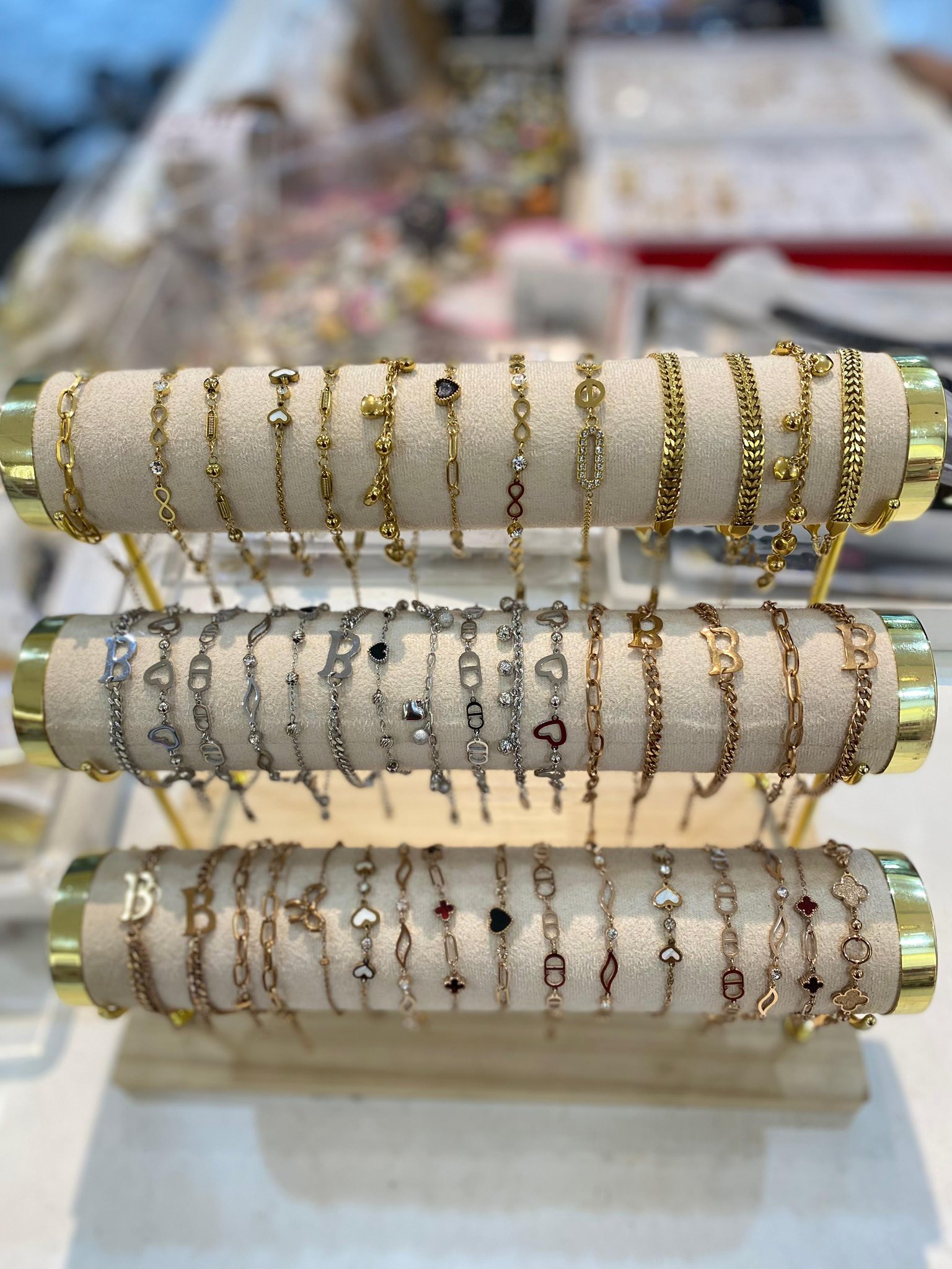 GELANG & AKSESORIS KEKINIAN – SIMPLE, ELEGAN, & TRENDY
