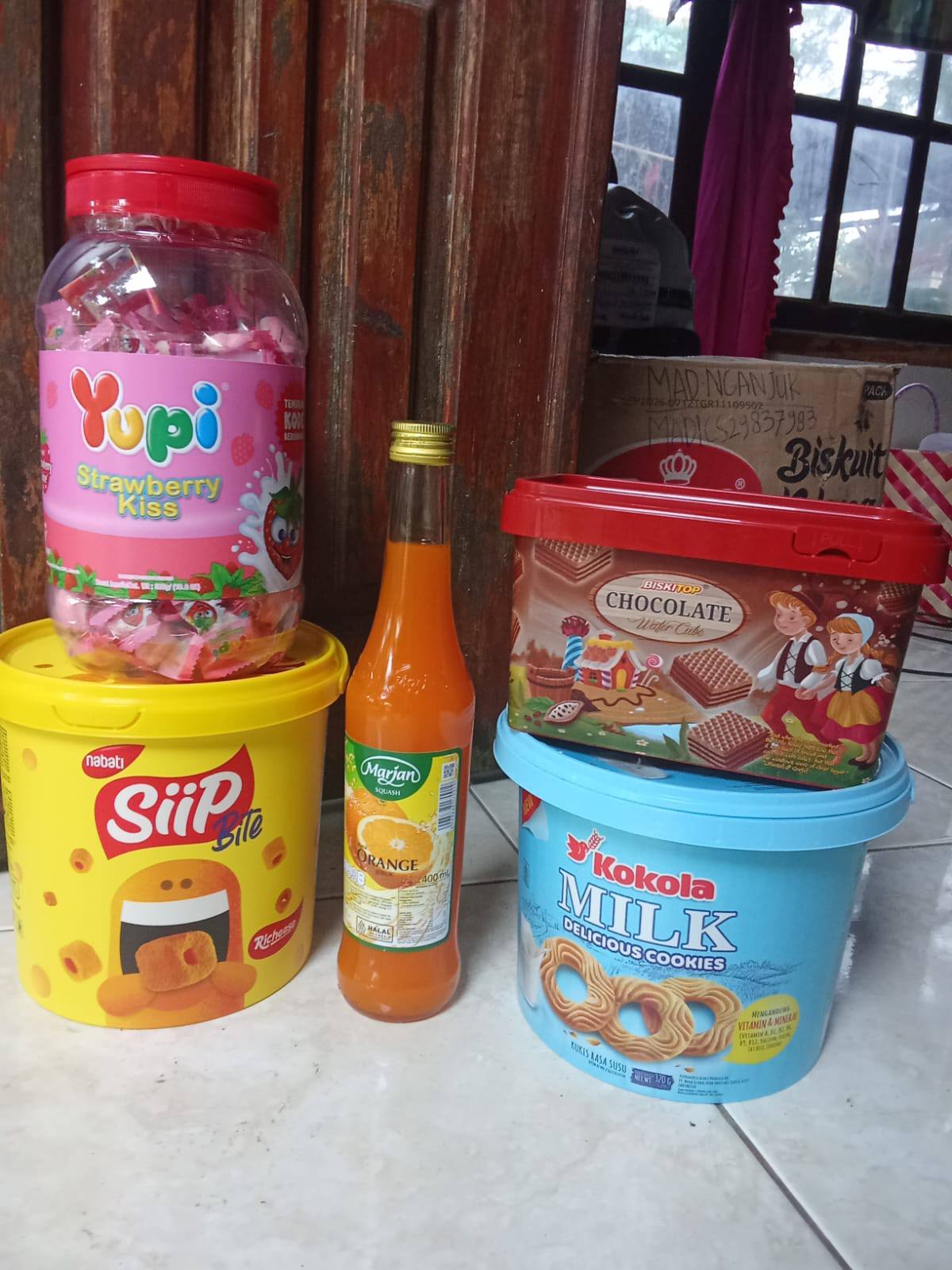 PAKET SNACK MANIS & MINUMAN SEGAR – CEMILAN FAVORIT SEMUA UMUR!