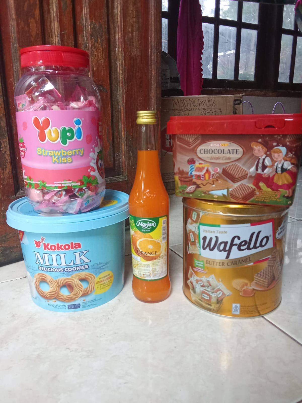 PAKET SNACK MANIS & MINUMAN SEGAR – CEMILAN FAVORIT SEMUA UMUR!