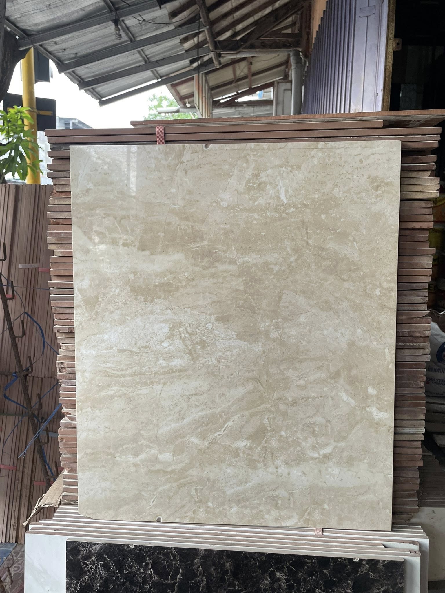🏡✨ KERAMIK MOTIF MARBLE ELEGAN – BIKIN RUMAH NAIK KELAS! ✨🏡