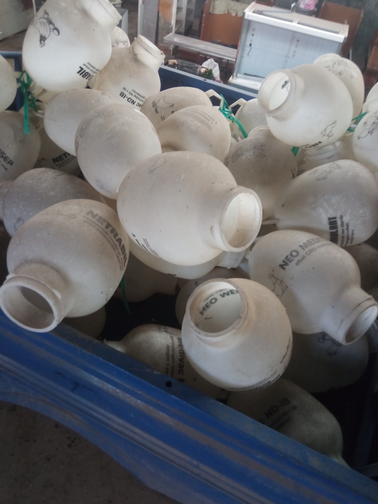 JERIGEN / BOTOL PLASTIK BERKUALITAS – KUAT & MULTIFUNGSI!