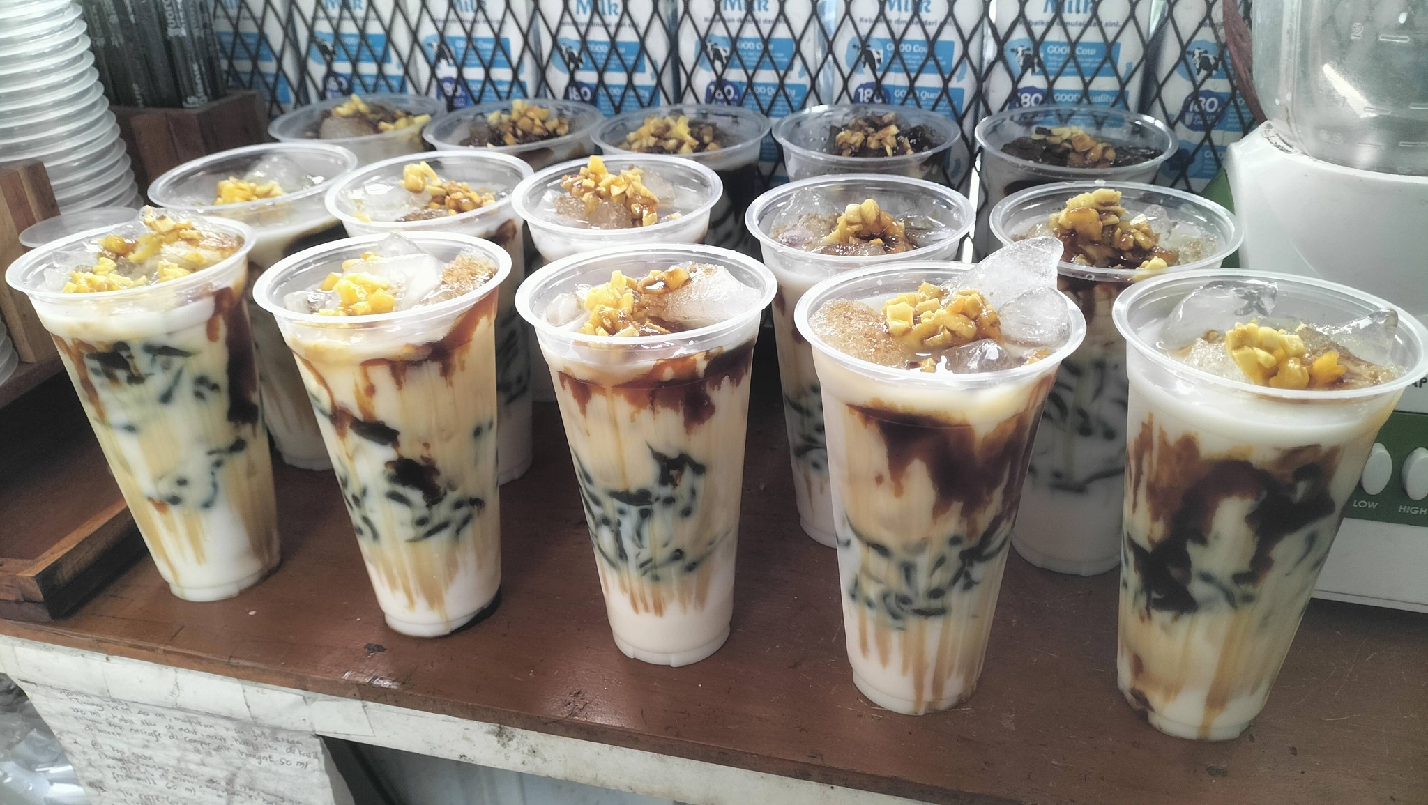 MINUMAN KEKINIAN SUPER SEGAR – MANIS, NIKMAT & BIKIN NAGIH!