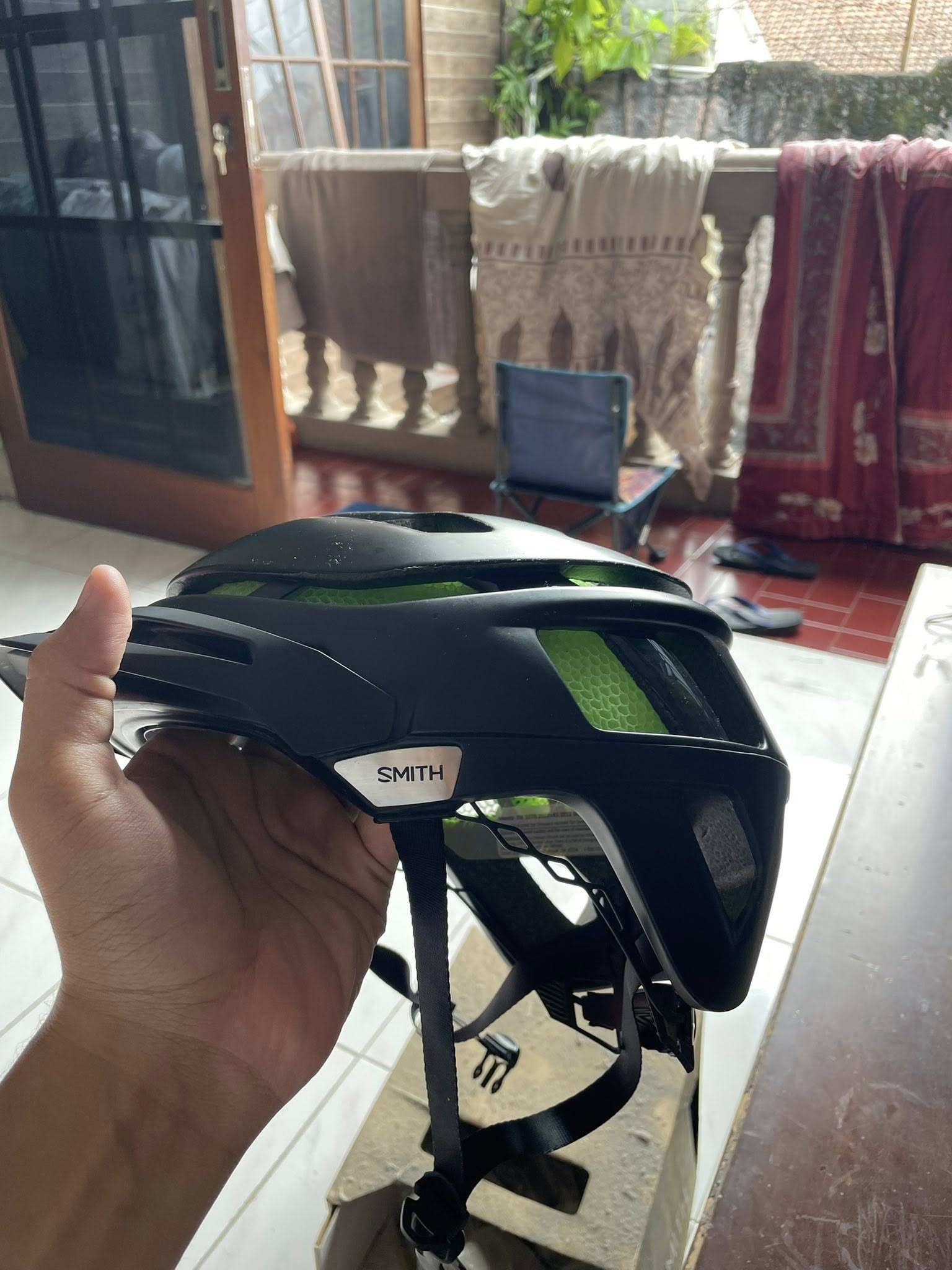 HELM SEPEDA PREMIUM – AMAN, RINGAN & SUPER STYLISH!