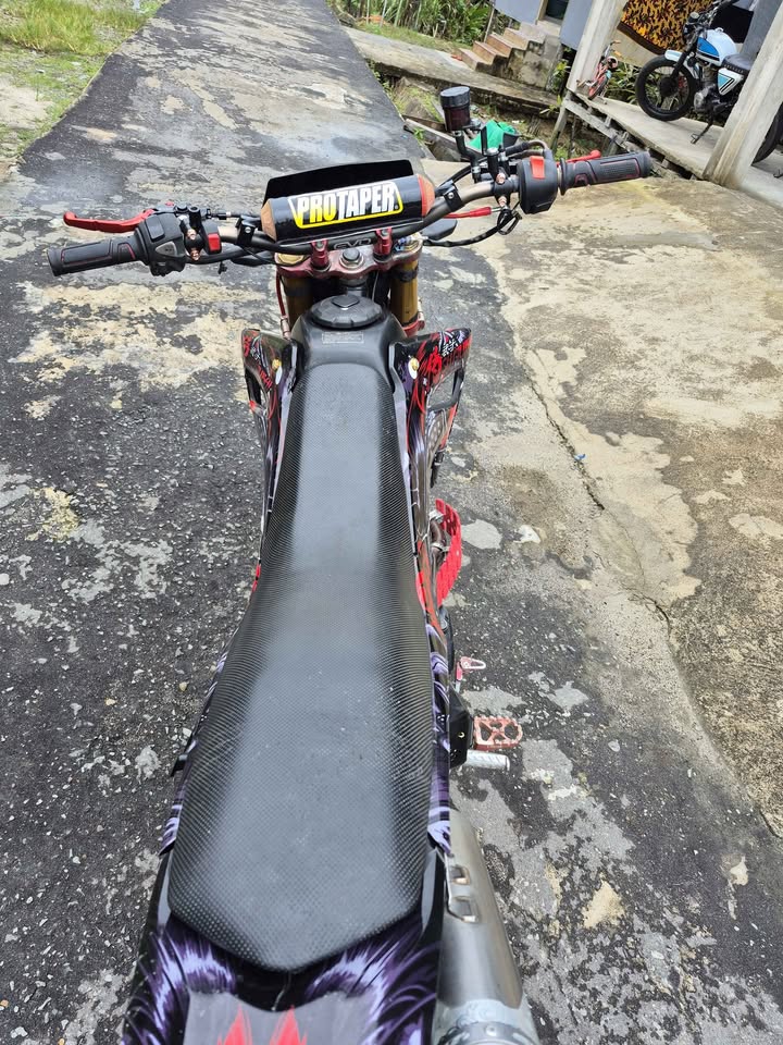MOTOR SUPERMOTO KEREN – SIAP GAS, TAMPILAN GAGAH!