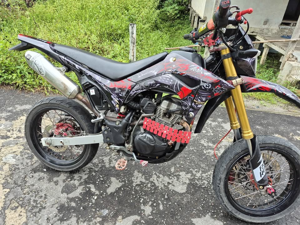 MOTOR SUPERMOTO KEREN – SIAP GAS, TAMPILAN GAGAH!