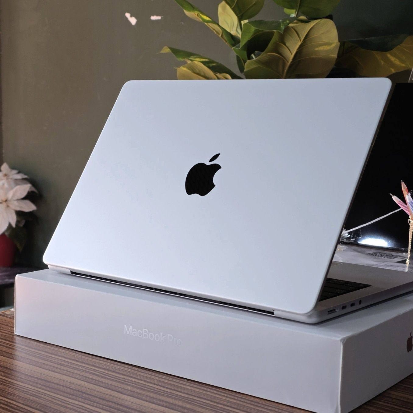 🔥 PROMO EKSKLUSIF MACBOOK PRO TERBARU! 🔥
