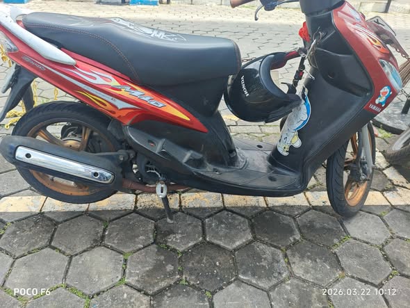 DIJUAL CEPAT YAMAHA MIO SMILE WARNA MERAH MARON TAHUN 2011 LENGKAP+MULUS