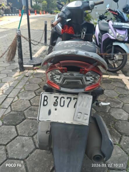 DIJUAL CEPAT YAMAHA MIO SMILE WARNA MERAH MARON TAHUN 2011 LENGKAP+MULUS