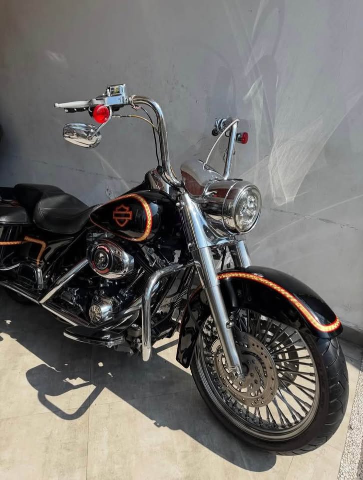 Harley davidson  Roadking (FLHR) Tahun 2004