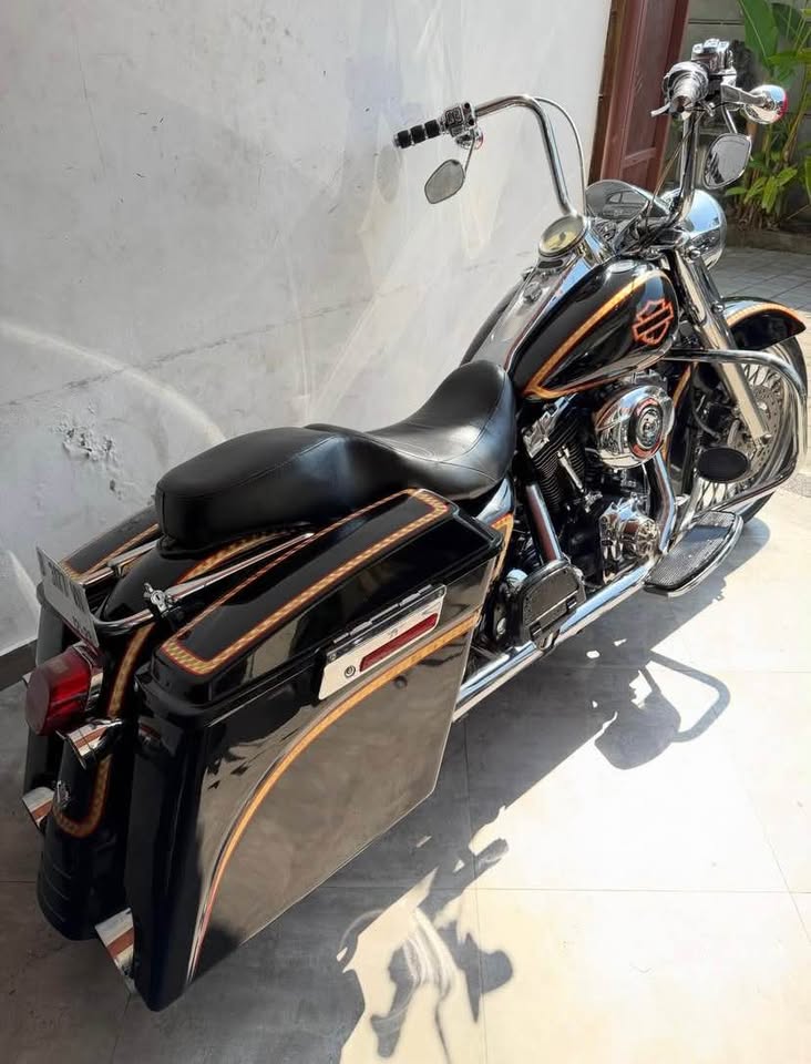 Harley davidson  Roadking (FLHR) Tahun 2004
