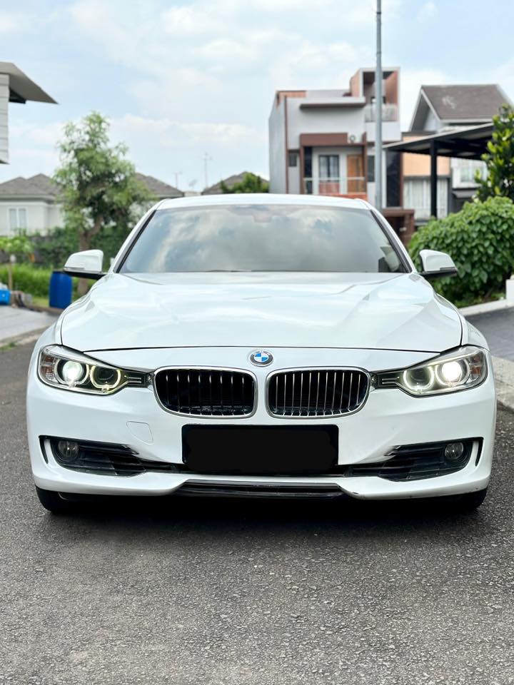 BMW 320i F30 2016