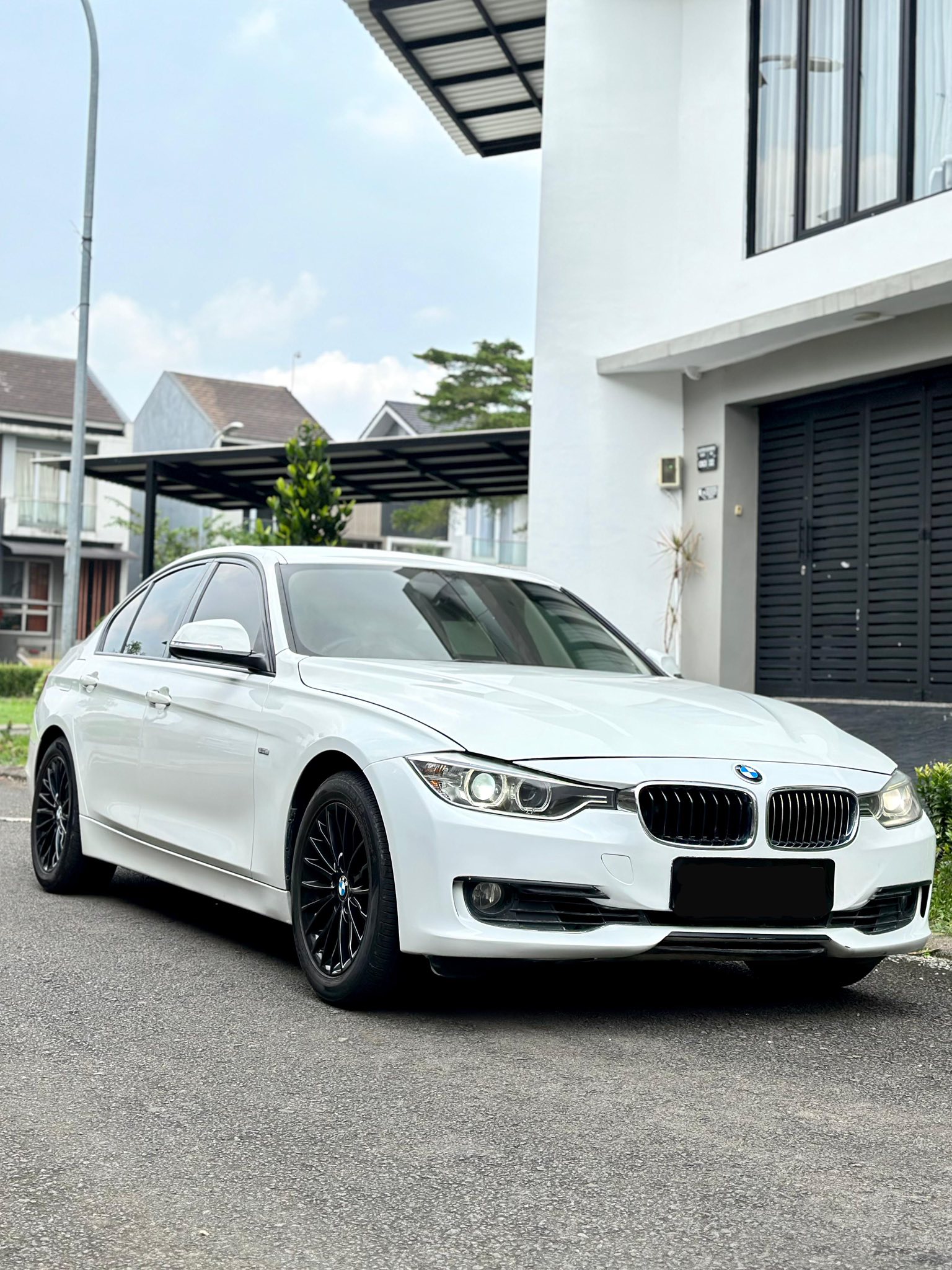 BMW 320i F30 2016