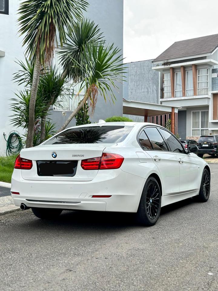 BMW 320i F30 2016