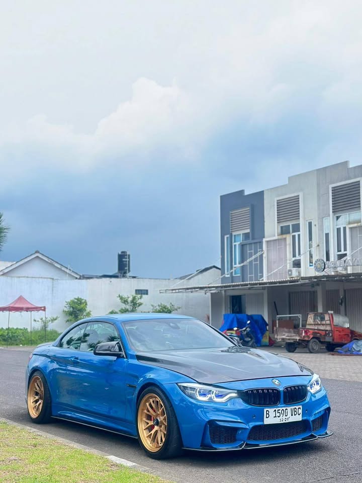 Mobil BMW Cabrio Sport Mewah Siap Jalan!