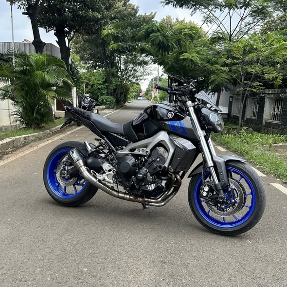Motor Naked Sport Gagah Siap Touring Keren