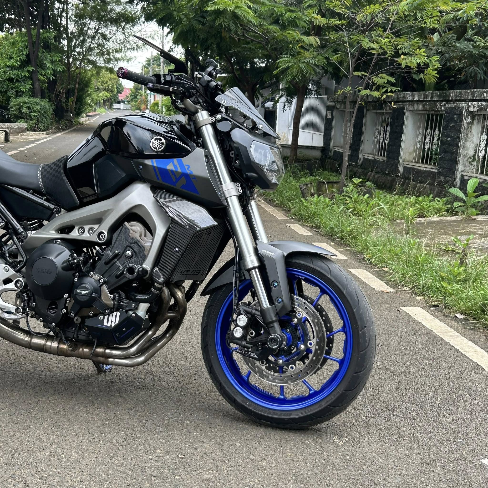 Motor Naked Sport Gagah Siap Touring Keren
