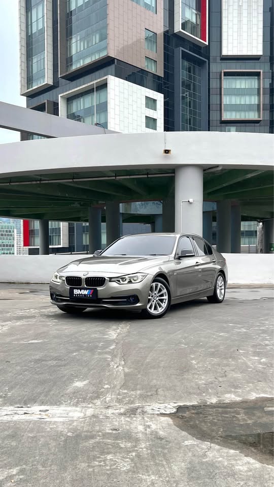 Mobil BMW Sedan Mewah Nyaman Siap Pakai