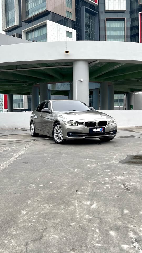 Mobil BMW Sedan Mewah Nyaman Siap Pakai