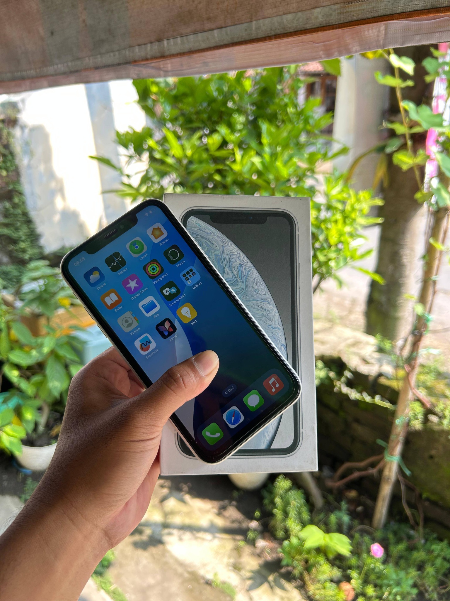 🔥 DIJUAL IPHONE 11 WHITE FULLSET ORIGINAL – MULUS LIKE NEW 🔥