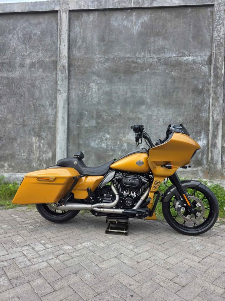 Harley Davidson - ROADGLIDE spesial 2023