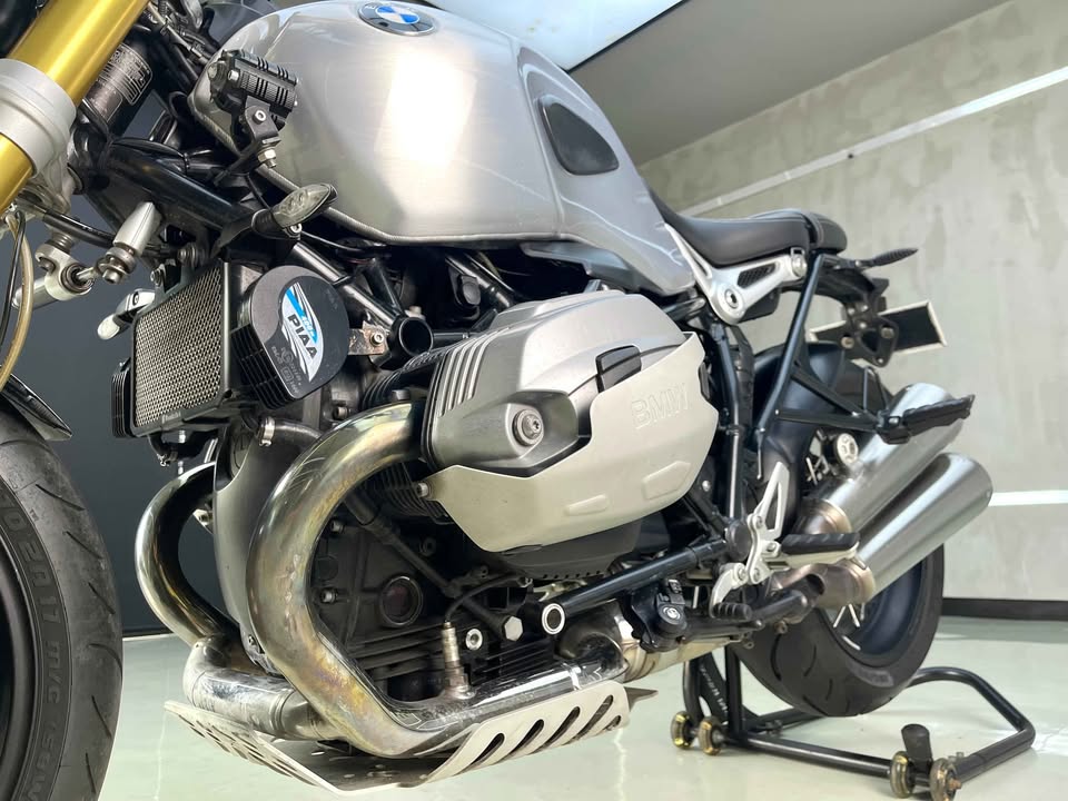 BMW R-NINE T 2017 Silver (Full Paper)