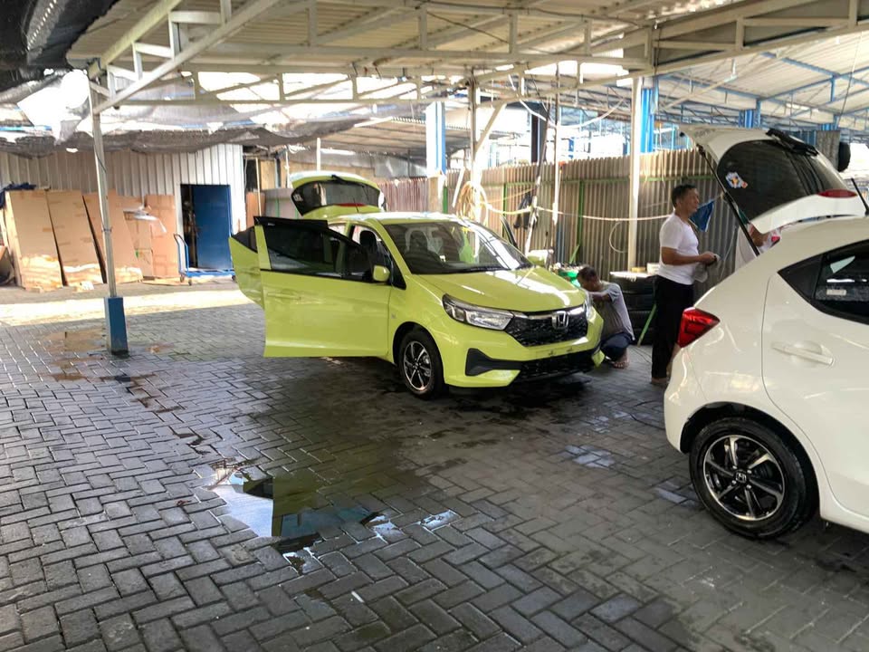 🚗 HONDA BRIO KUNING LIME – MOBIL KEREN, IRIT, DAN SIAP JALAN! 🚗