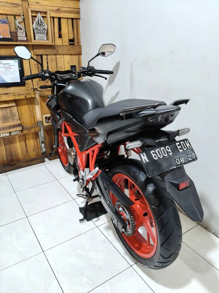 MOTOR SPORT KEREN – GAGAH, BERTENAGA, DAN SIAP JADI PUSAT PERHATIAN!