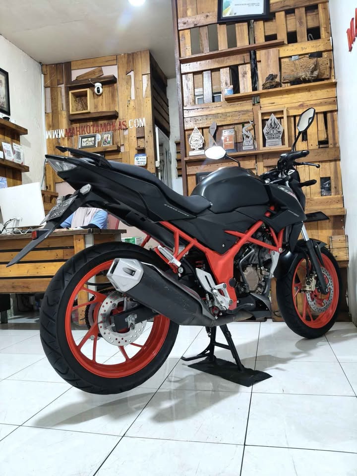 MOTOR SPORT KEREN – GAGAH, BERTENAGA, DAN SIAP JADI PUSAT PERHATIAN!