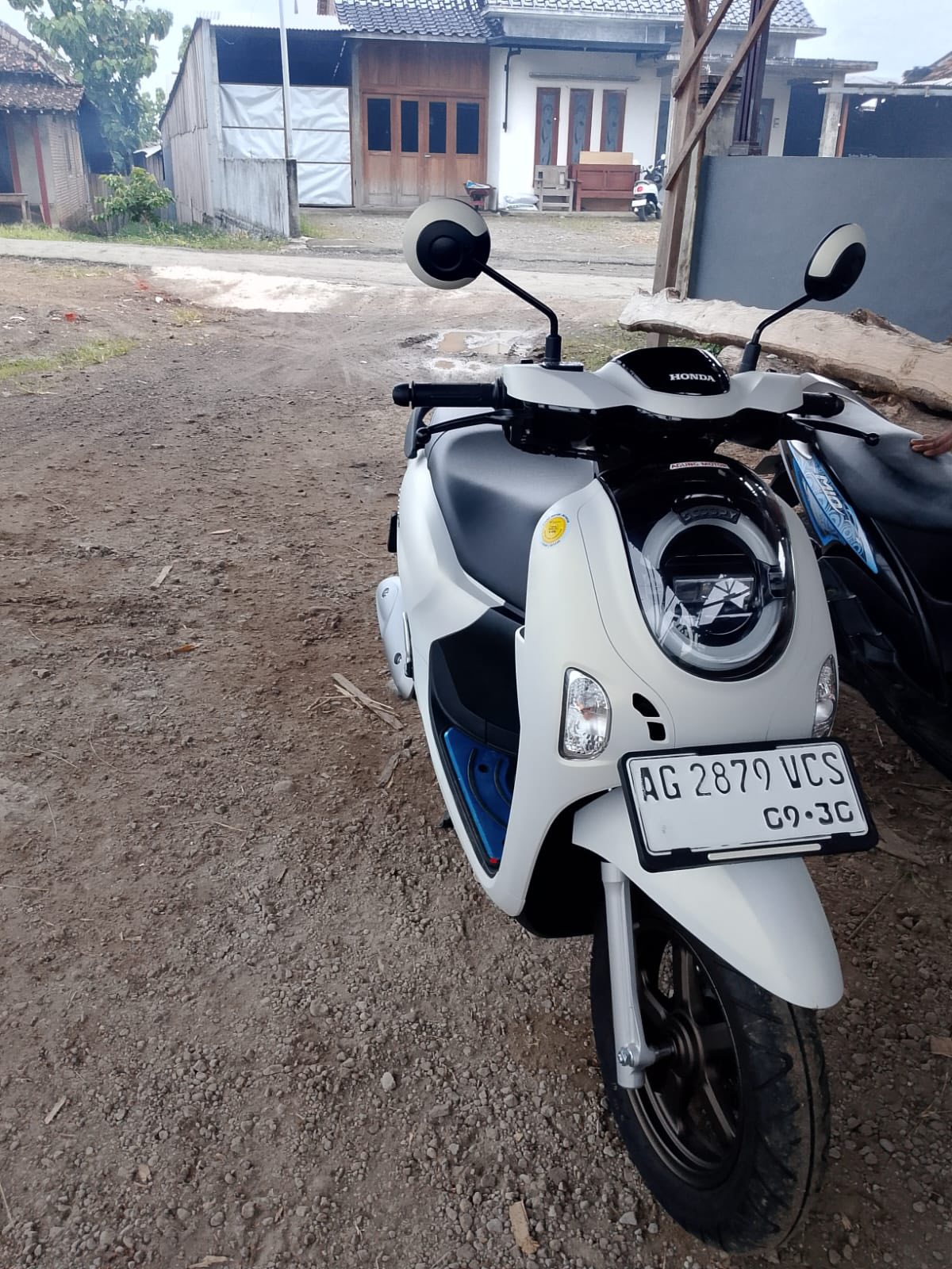 🛵 HONDA SCOOPY PUTIH – STYLISH, IRIT, DAN SUPER KEKINIAN! 🛵