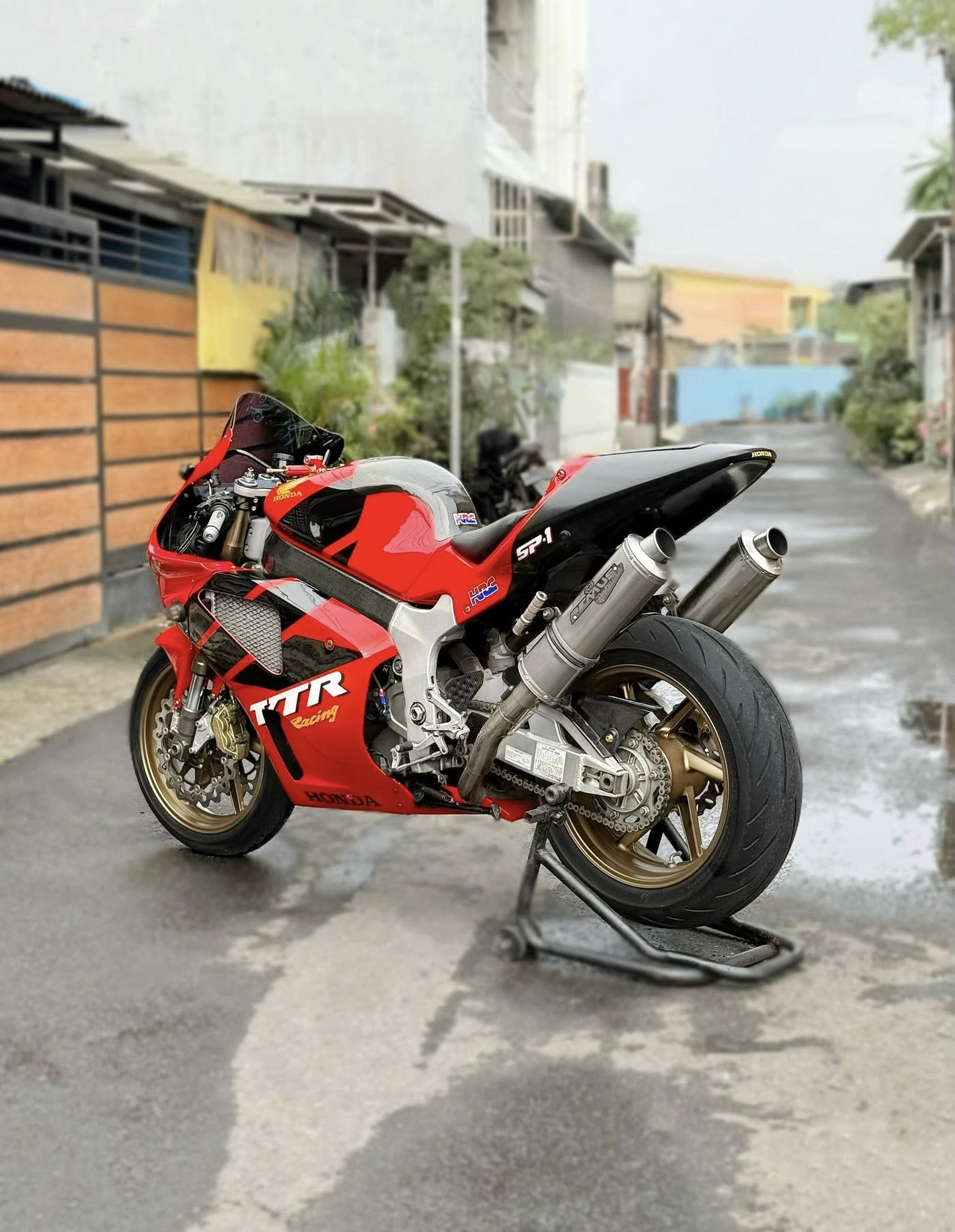 HONDA VTR 1000 SP1 SUPERBIKE 1000cc (RC 51) RARE ITEM