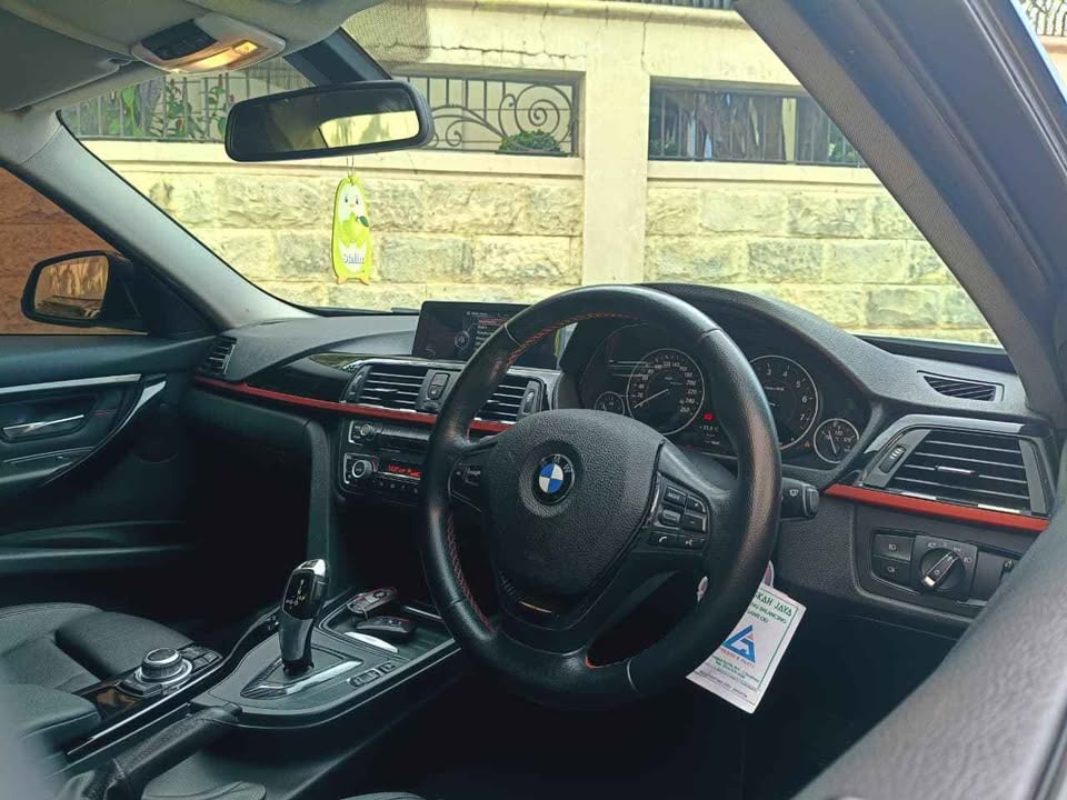 BMW 320i SPORT (F30) TAHUN 2013