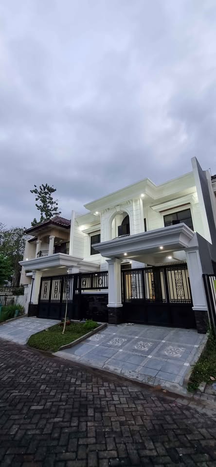 Rumah Mewah 3.lantai + rooftop