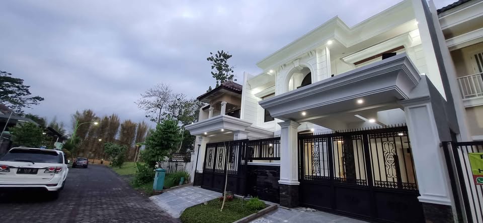 Rumah Mewah 3.lantai + rooftop