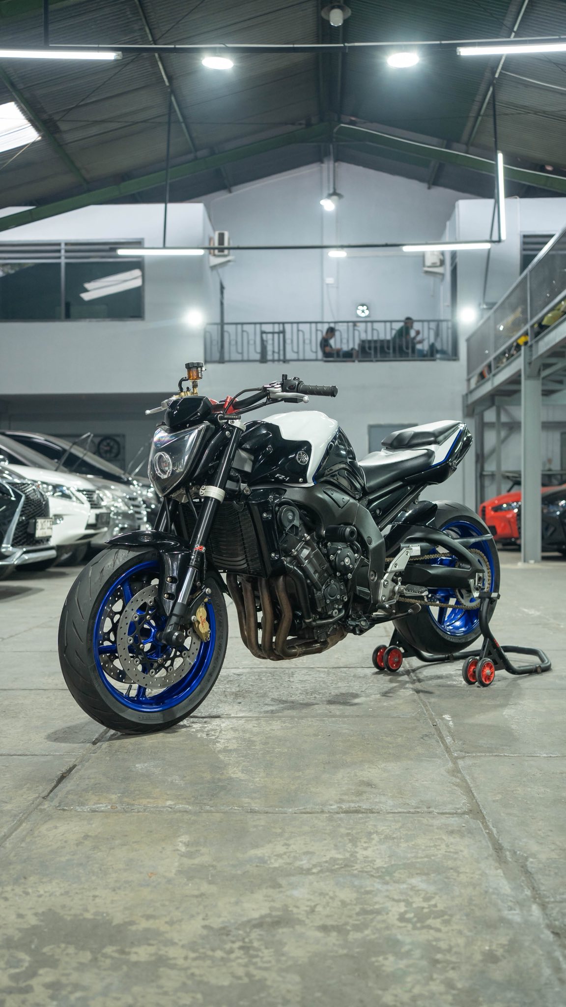 Moge naked under 100jt