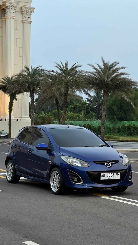 Mobil Mazda 2 Hatback Tahun 2011 Type R