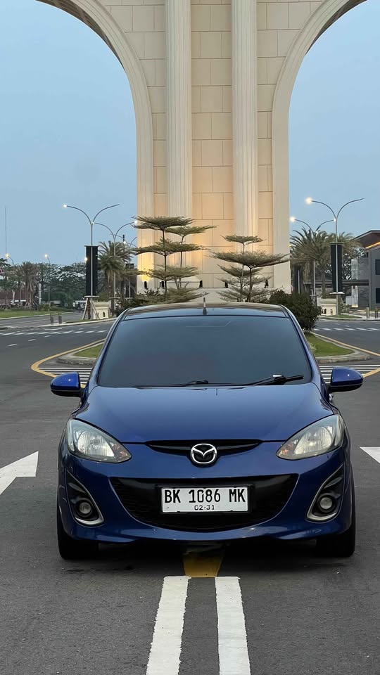 Mobil Mazda 2 Hatback Tahun 2011 Type R