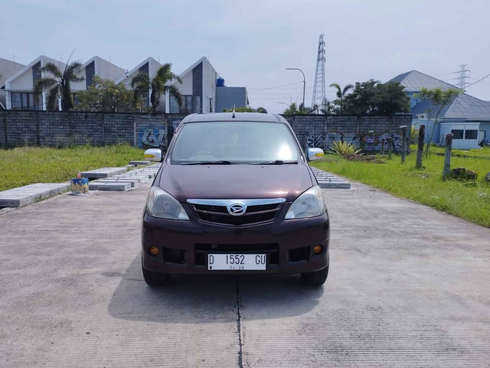 XENIA XI DLX 1.3 MT 2011 MAROON D1552GU