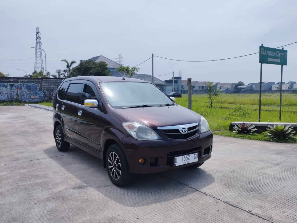 XENIA XI DLX 1.3 MT 2011 MAROON D1552GU