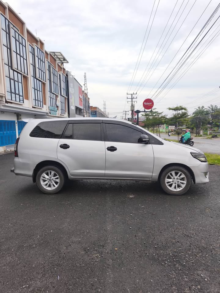 Toyota Innova Diesel Type G. Thn 2011