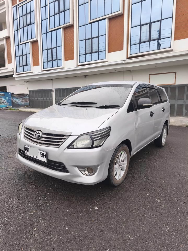 Toyota Innova Diesel Type G. Thn 2011