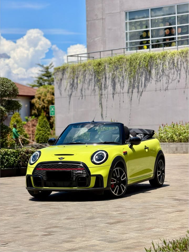 MINI COOPER 2.0L JCW (John Cooper Works)